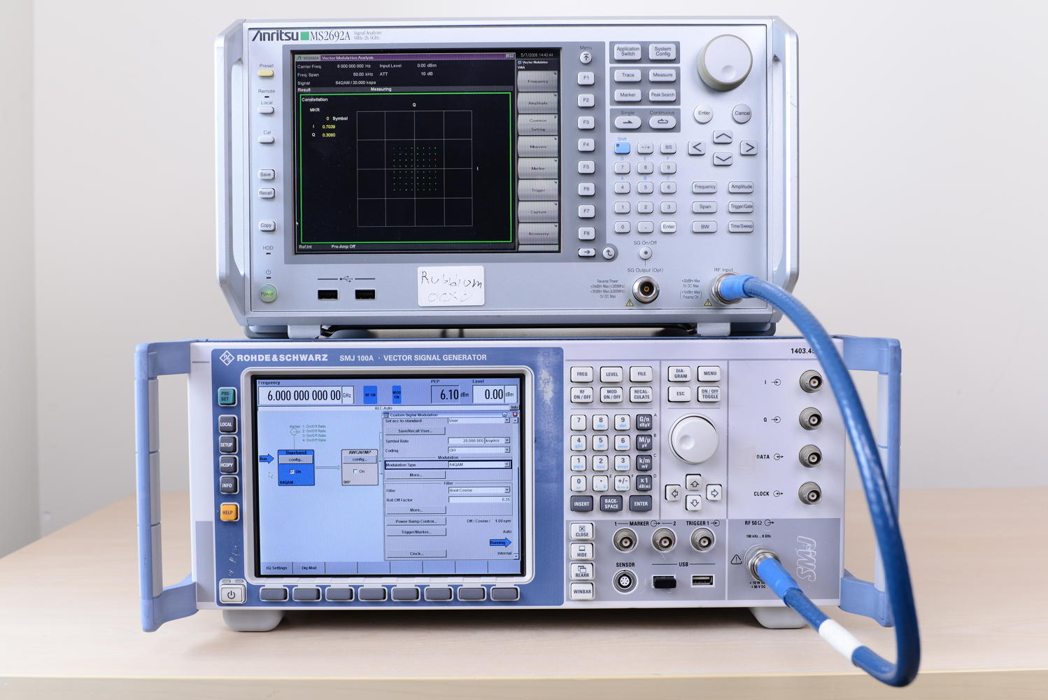 Генератор сигналов  векторный ROHDE & SCHWARZ SMJ100